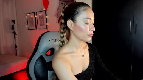 Snapshot of isa_____ chatting on 02.15.25 isa_____ online show from 02.15.25