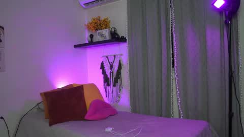 Snapshot of isa_____ chatting on 09.25.25 isa_____ online show from 09.25.25