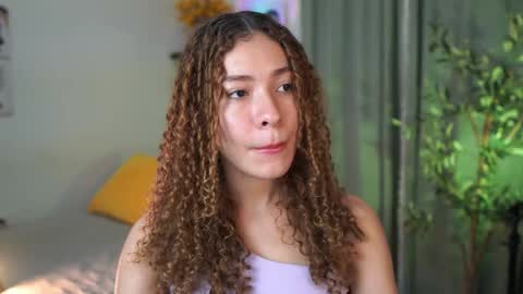 Snapshot of isa_____ chatting on 11.10.25 isa_____ online show from 11.10.25