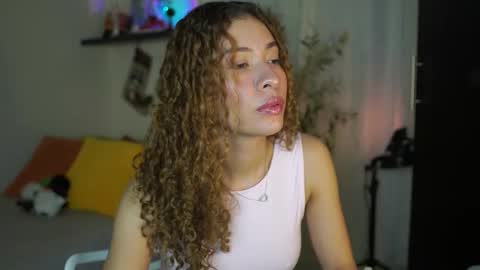 Snapshot of isa_____ chatting on 11.22.25 isa_____ online show from 11.22.25