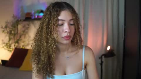 Snapshot of isa_____ chatting on 11.29.25 isa_____ online show from 11.29.25