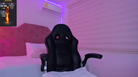 Snapshot of isa__cute chatting on 01.10.25 ISA online show from 01.10.25