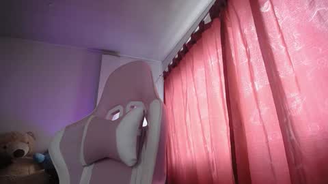 Isabella  online show from 11.19.25