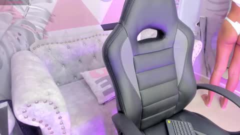    online show from 03.06.25