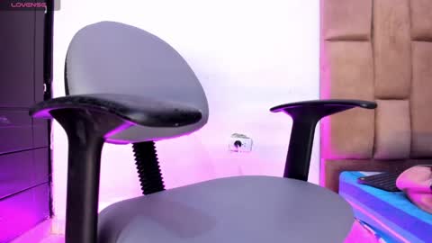 isa_lovestory online show from 04.15.26