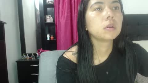 Snapshot of isa_mey chatting on 12.17.24 Isa online show from 12.17.24