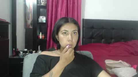 Snapshot of isa_mey chatting on 01.22.25 Isa online show from 01.22.25