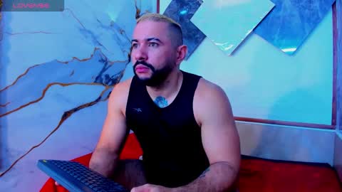 Snapshot of isaac_franko chatting on 10.12.25 isaac_franko online show from 10.12.25