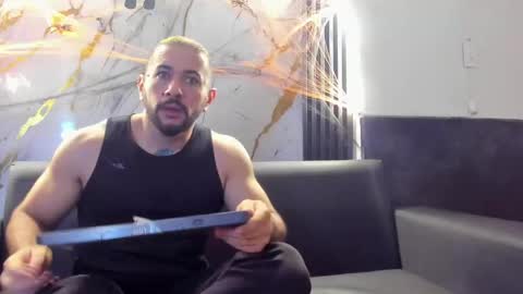 Snapshot of isaac_franko chatting on 10.20.25 isaac_franko online show from 10.20.25