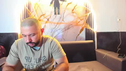 Snapshot of isaac_franko chatting on 10.26.25 isaac_franko online show from 10.26.25