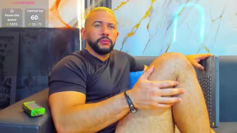 Snapshot of isaac_franko chatting on 10.29.25 isaac_franko online show from 10.29.25