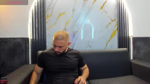 Snapshot of isaac_franko chatting on 11.08.25 isaac_franko online show from 11.08.25