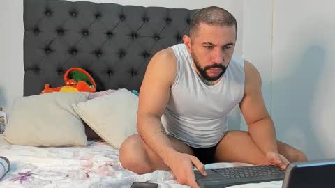 Snapshot of isaac_franko chatting on 11.30.25 isaac_franko online show from 11.30.25