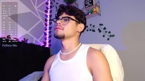 Snapshot of isaac_saenz chatting on 12.03.24 Isaac Saenz. online show from 12.03.24