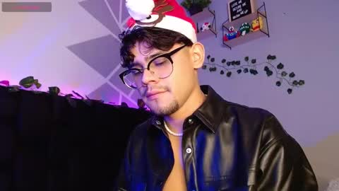 Snapshot of isaac_saenz chatting on 12.07.24 Isaac Saenz. online show from 12.07.24