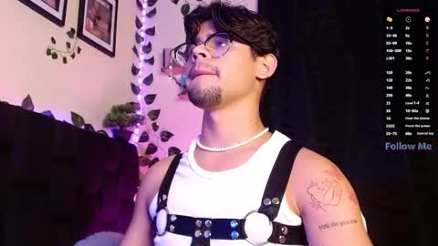 Snapshot of isaac_saenz chatting on 02.14.25 Isaac Saenz. online show from 02.14.25