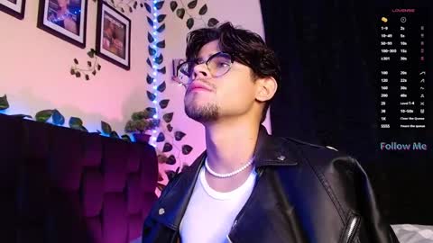 Snapshot of isaac_saenz chatting on 02.15.25 Isaac Saenz. online show from 02.15.25