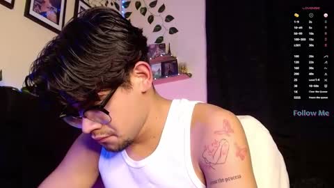 Snapshot of isaac_saenz chatting on 02.17.25 Isaac Saenz. online show from 02.17.25