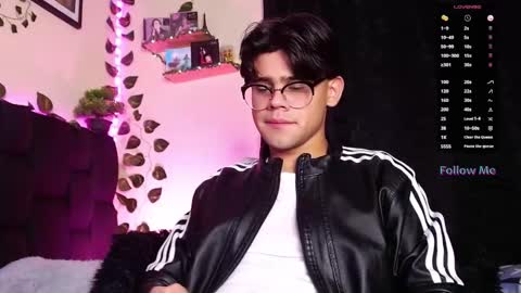 Snapshot of isaac_saenz chatting on 02.22.25 Isaac Saenz. online show from 02.22.25