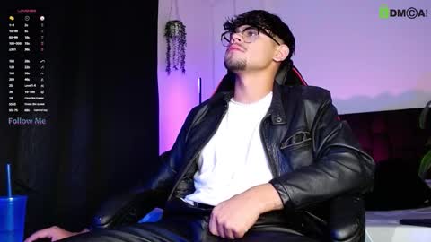 Snapshot of isaac_saenz chatting on 10.04.25 Isaac Saenz. online show from 10.04.25