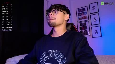 Snapshot of isaac_saenz chatting on 11.27.25 Isaac Saenz. online show from 11.27.25