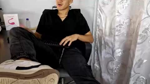 Snapshot of isaac_winter_ chatting on 10.15.25 Isaac online show from 10.15.25