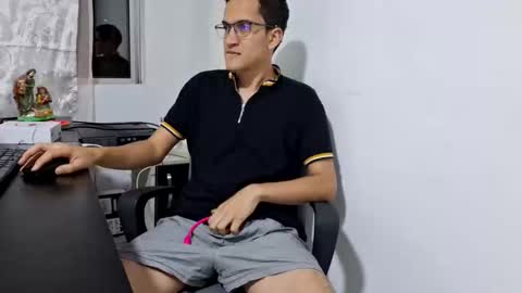 Snapshot of isaac_winter_ chatting on 11.13.25 Isaac online show from 11.13.25