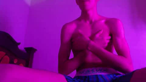 Snapshot of isaaclatino chatting on 12.21.24 isaac online show from 12.21.24