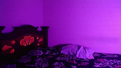 Snapshot of isaaclatino chatting on 12.24.24 isaac online show from 12.24.24