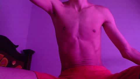 Snapshot of isaaclatino chatting on 01.04.25 isaac online show from 01.04.25