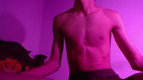 Snapshot of isaaclatino chatting on 01.05.25 isaac online show from 01.05.25