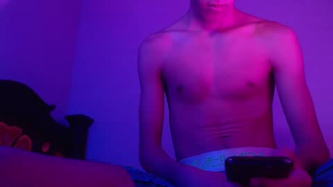 Snapshot of isaaclatino chatting on 01.27.25 isaac online show from 01.27.25