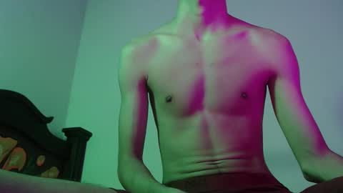 Snapshot of isaaclatino chatting on 01.28.25 isaac online show from 01.28.25