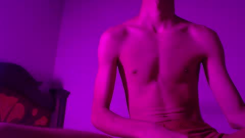 Snapshot of isaaclatino chatting on 02.08.25 isaac online show from 02.08.25