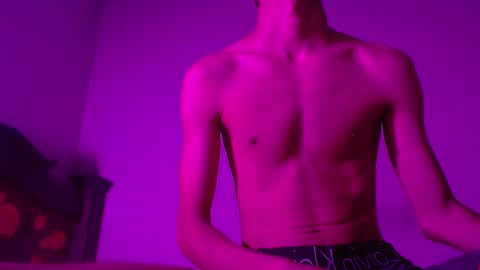 Snapshot of isaaclatino chatting on 02.11.25 isaac online show from 02.11.25