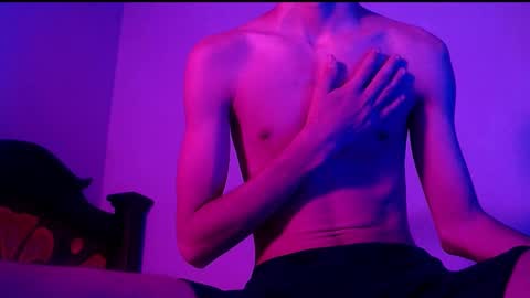 Snapshot of isaaclatino chatting on 02.21.25 isaac online show from 02.21.25