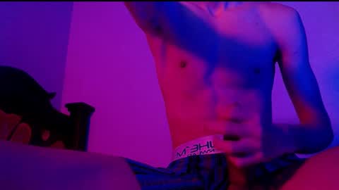 Snapshot of isaaclatino chatting on 02.22.25 isaac online show from 02.22.25