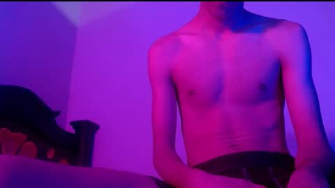 Snapshot of isaaclatino chatting on 02.23.25 isaac online show from 02.23.25