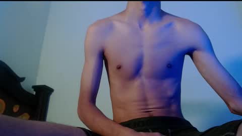 Snapshot of isaaclatino chatting on 03.04.25 isaac online show from 03.04.25