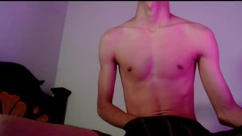 Snapshot of isaaclatino chatting on 03.05.25 isaac online show from 03.05.25