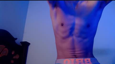 Snapshot of isaaclatino chatting on 03.11.25 isaac online show from 03.11.25