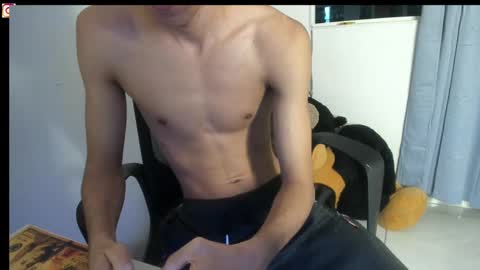 Snapshot of isaaclatino chatting on 09.13.25 isaac online show from 09.13.25