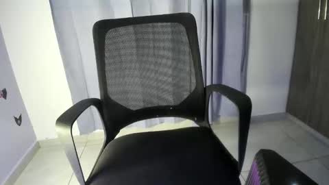 Snapshot of isaaclatino chatting on 09.25.25 isaac online show from 09.25.25