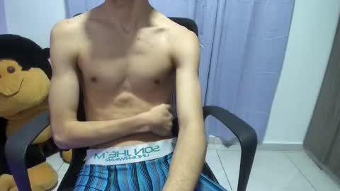 Snapshot of isaaclatino chatting on 10.07.25 isaac online show from 10.07.25