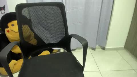 Snapshot of isaaclatino chatting on 10.19.25 isaac online show from 10.19.25