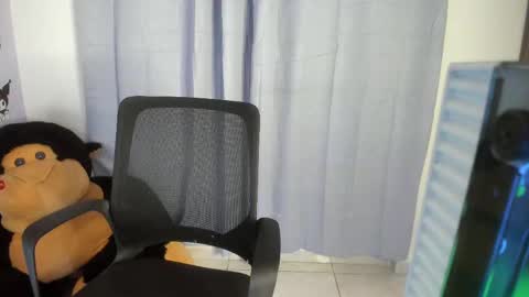 Snapshot of isaaclatino chatting on 11.03.25 isaac online show from 11.03.25