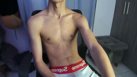 Snapshot of isaaclatino chatting on 11.10.25 isaac online show from 11.10.25