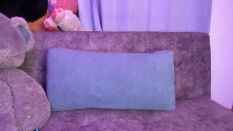 Snapshot of isaaclatino chatting on 11.12.25 isaac online show from 11.12.25