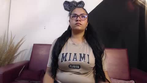 Snapshot of isabel_cortez_ chatting on 02.19.26 online show from 02.19.26