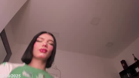 Snapshot of isabel_escorcia chatting on 09.23.25 Isabel online show from 09.23.25